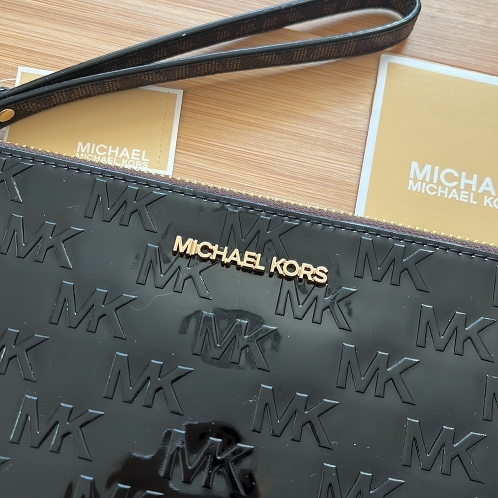 Brand New Michael Kors Patent Leather Embossed Black Large Zip Clutch Wristlet - Picture 6 of 16